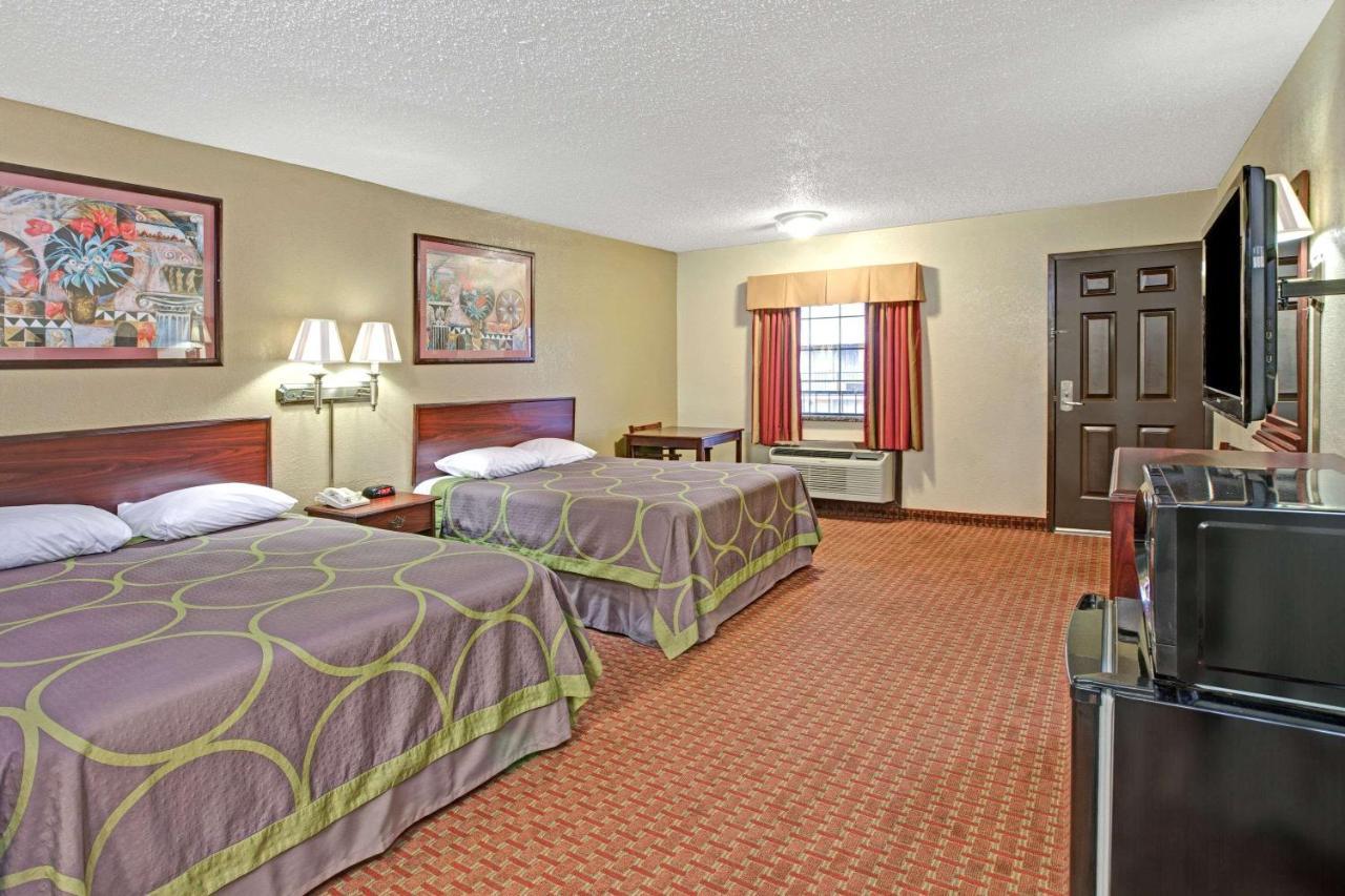 Super 8 By Wyndham Shawnee Hotel Exterior photo