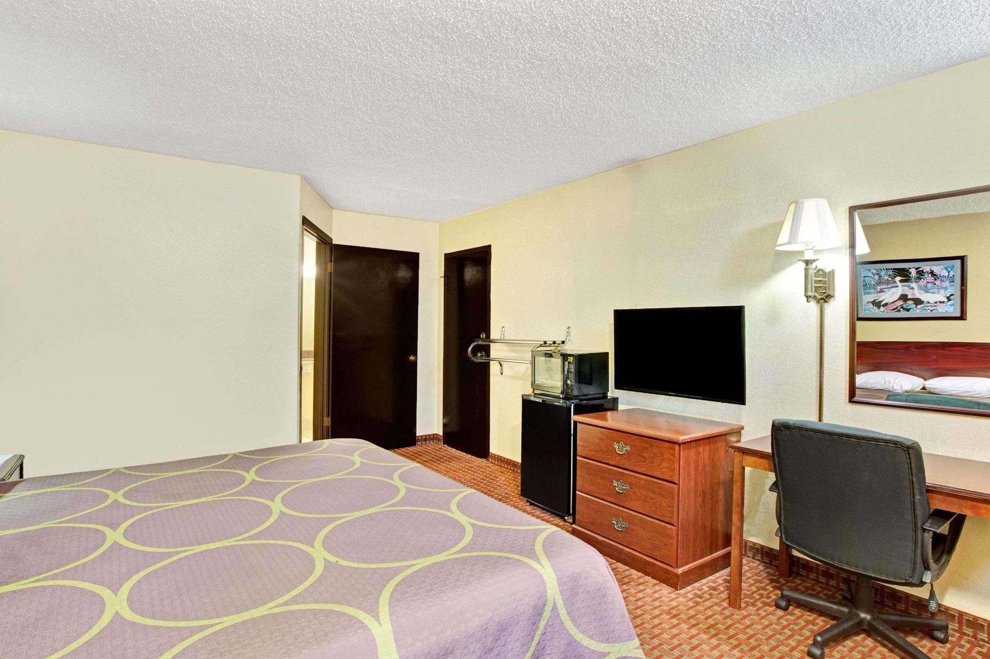 Super 8 By Wyndham Shawnee Hotel Exterior photo