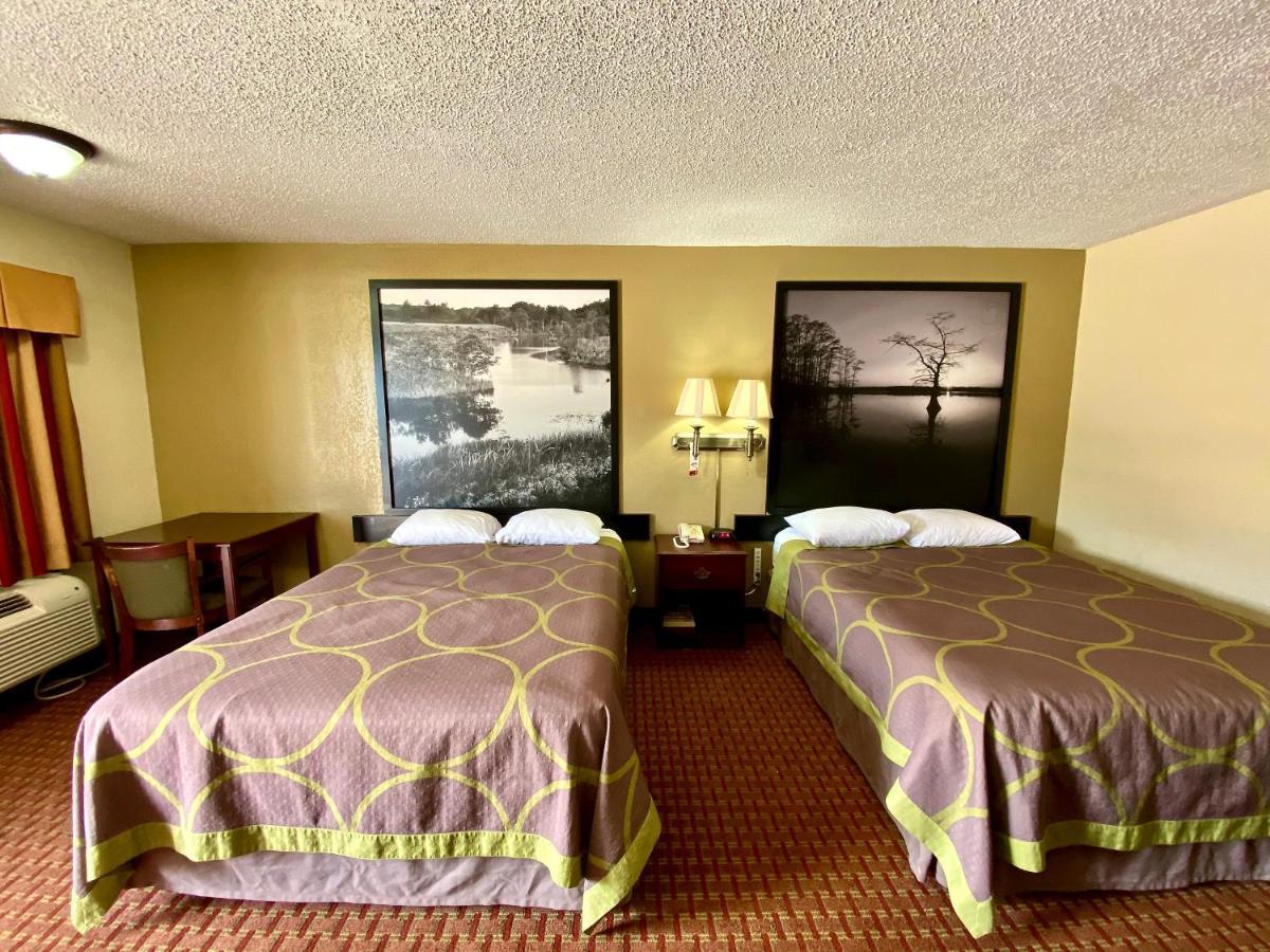 Super 8 By Wyndham Shawnee Hotel Exterior photo